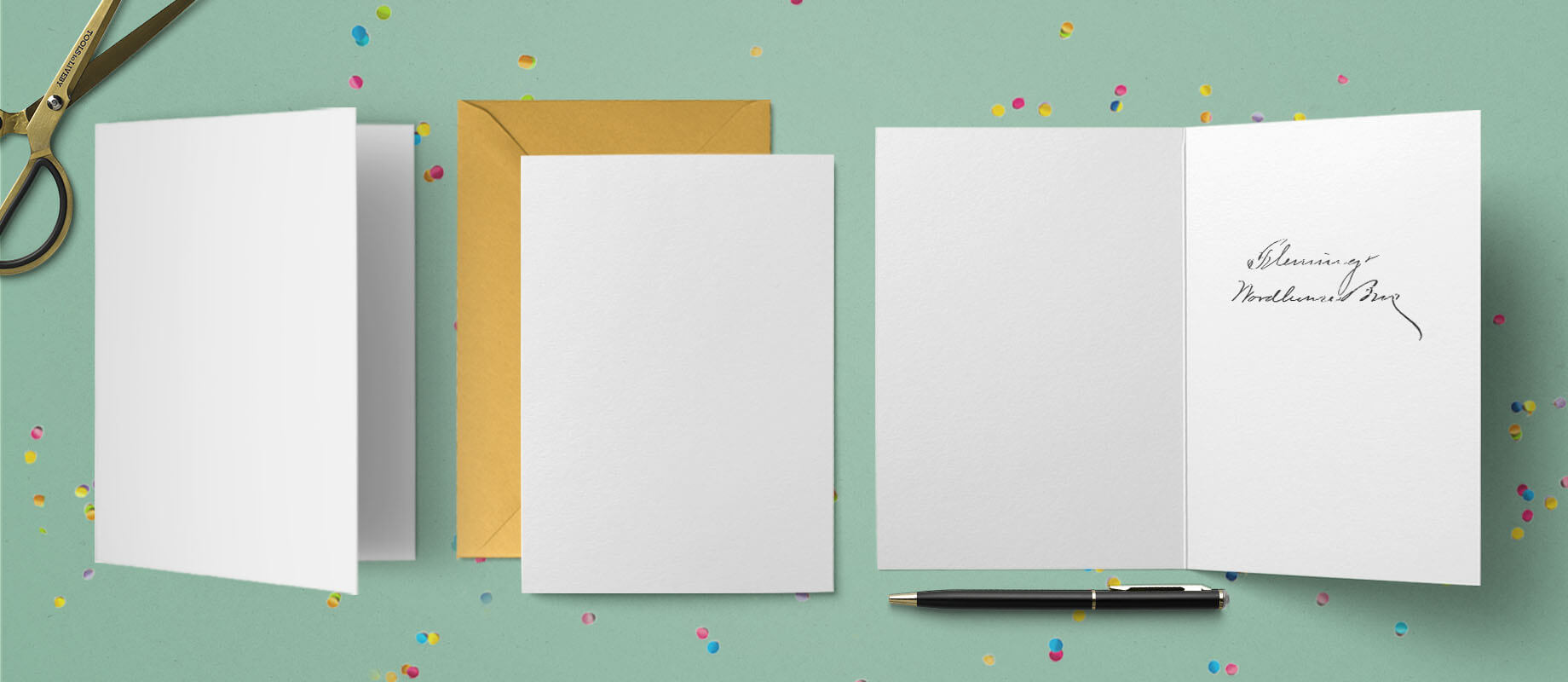 Trois invitations d'anniversaire personnalisables sur papier blanc.